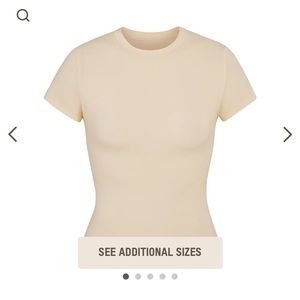 Skims fits everybody tshirt size M in sand